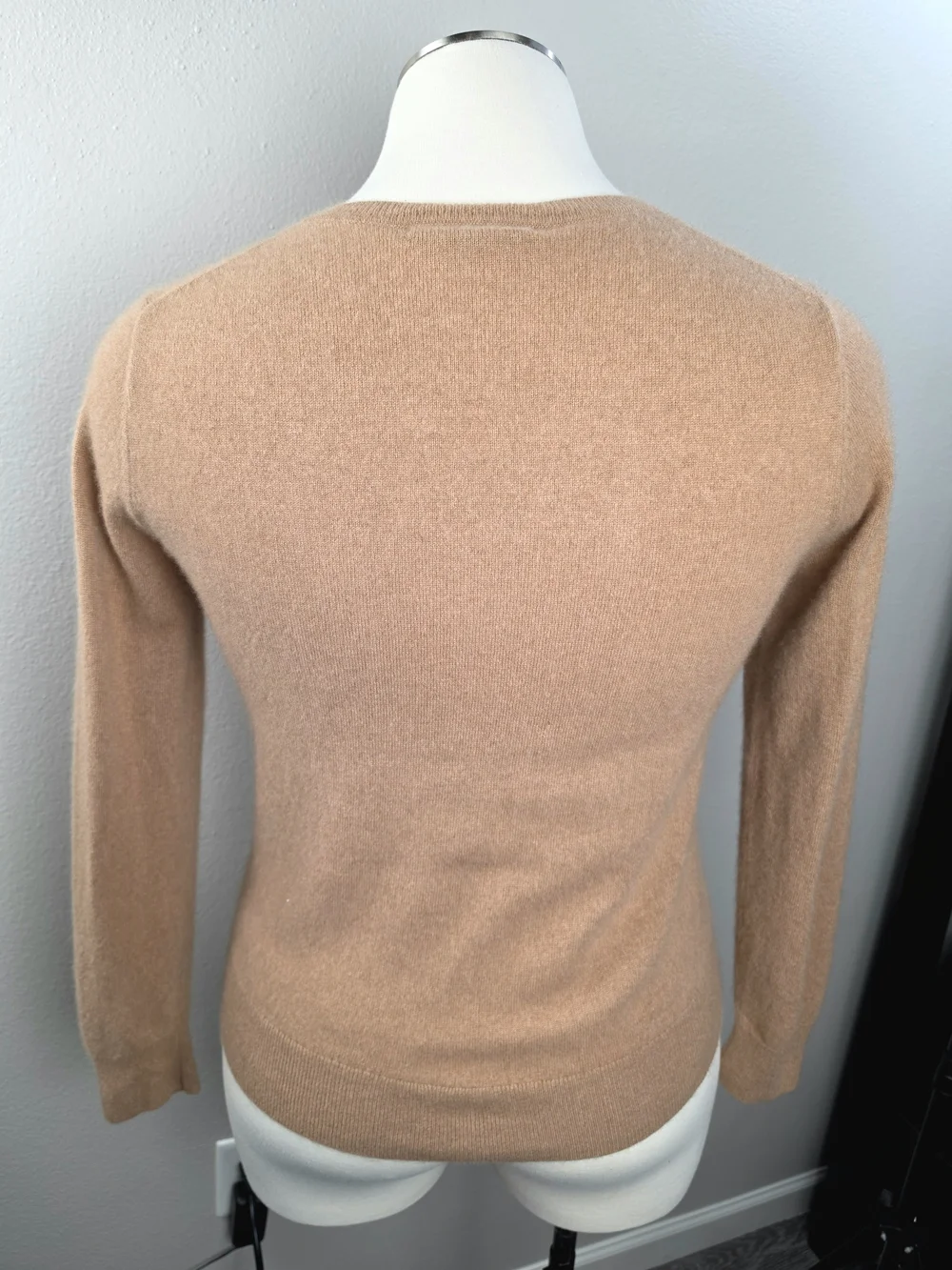 Quince Women's V-Neck 100% Cashmere Sweater in Camel Brown